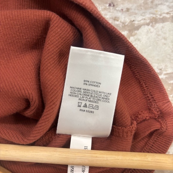 Express Ruffled Sleeve Rust Ribbed Tee Top L - Picture 4 of 5